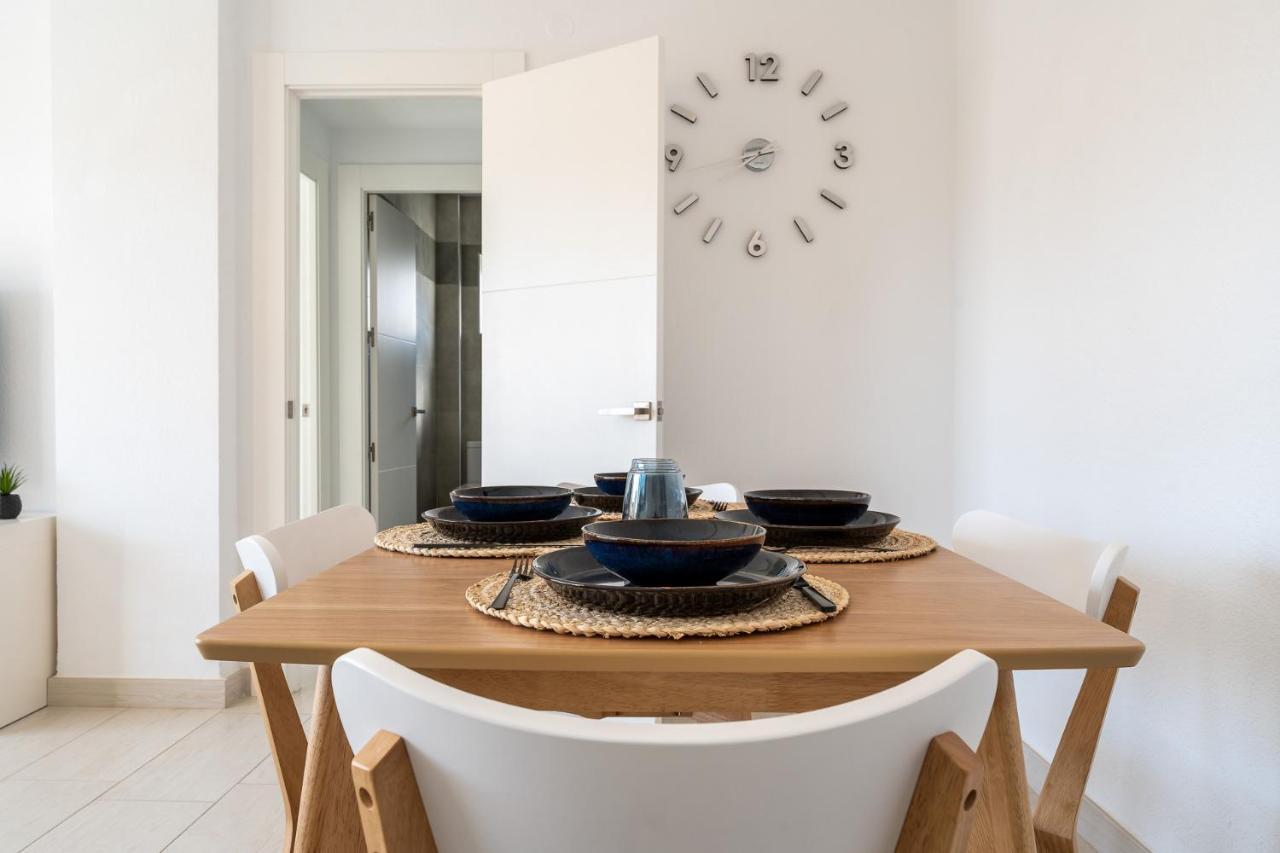 Sea View 2 Bedroom Apartment 2 Min Away From The Beach Torremolinos Kültér fotó