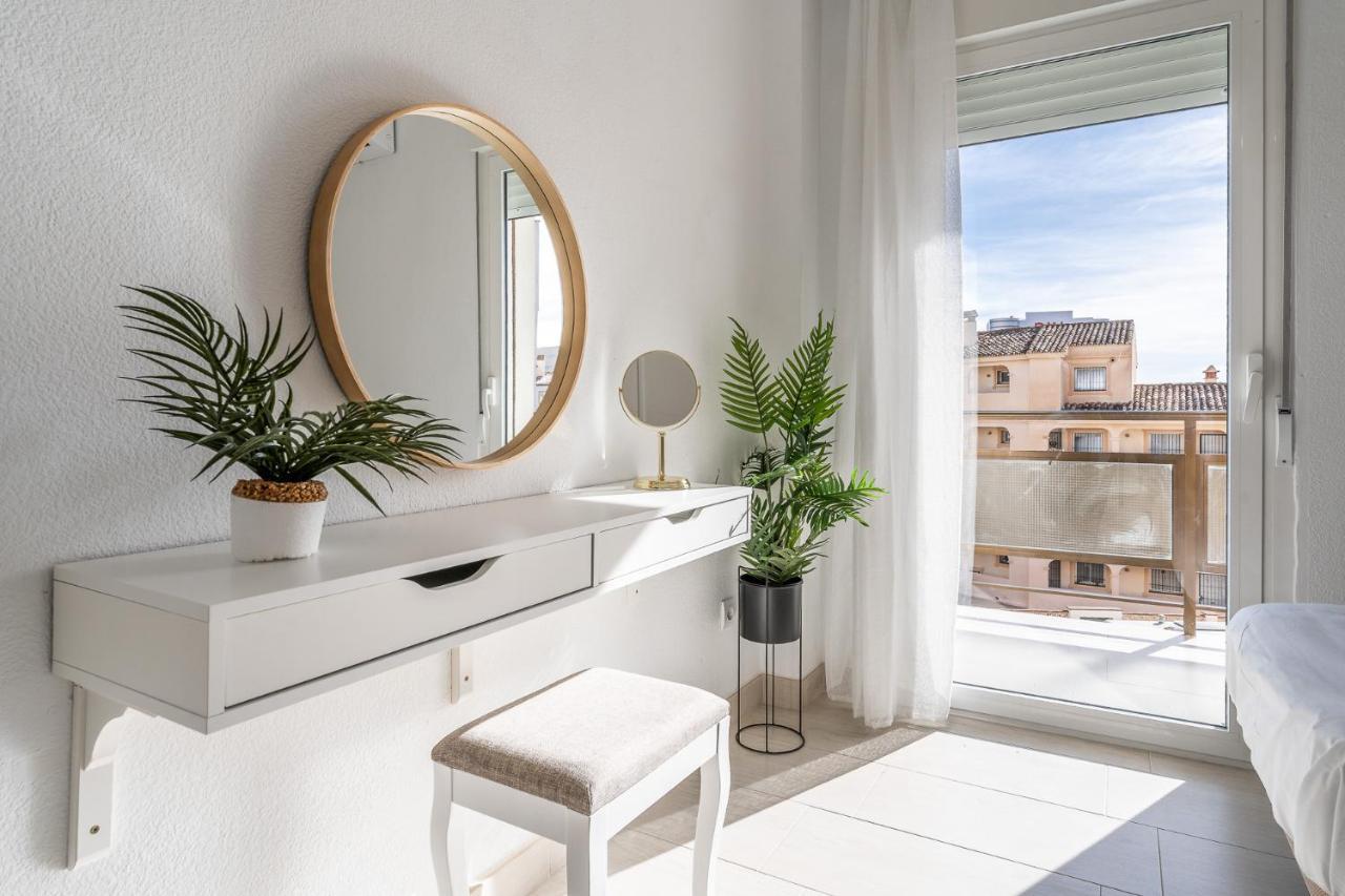 Sea View 2 Bedroom Apartment 2 Min Away From The Beach Torremolinos Kültér fotó