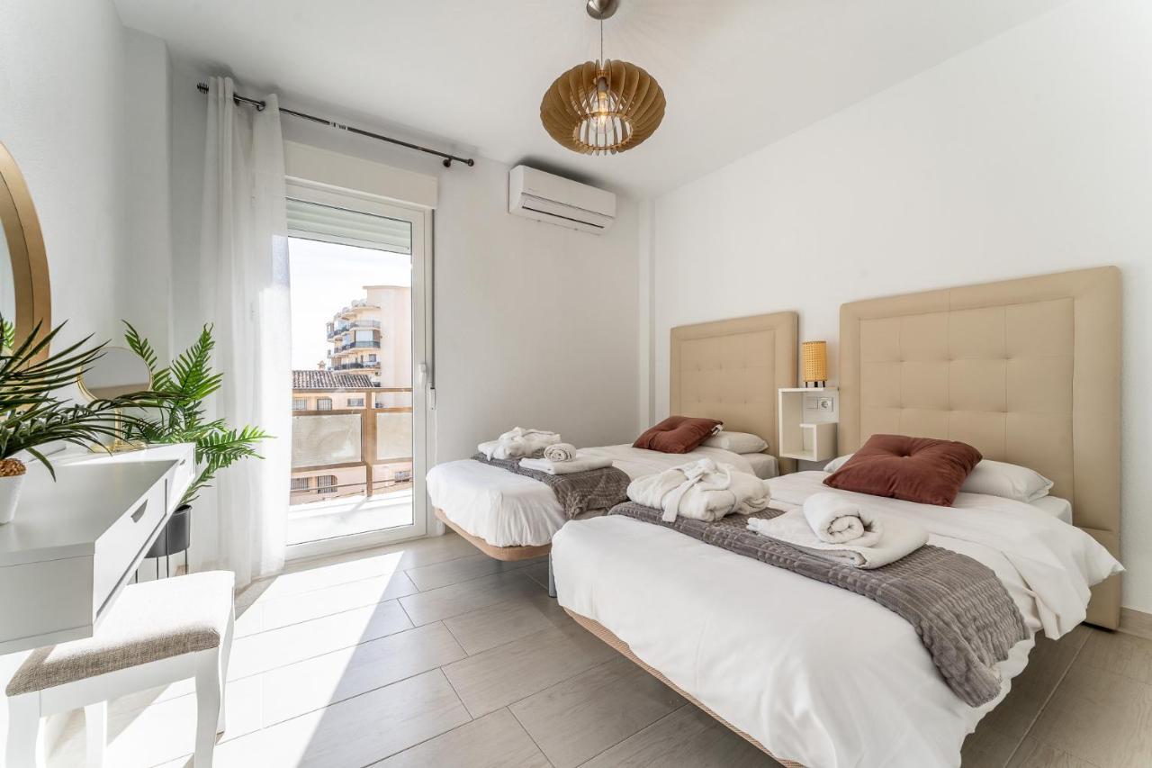 Sea View 2 Bedroom Apartment 2 Min Away From The Beach Torremolinos Kültér fotó