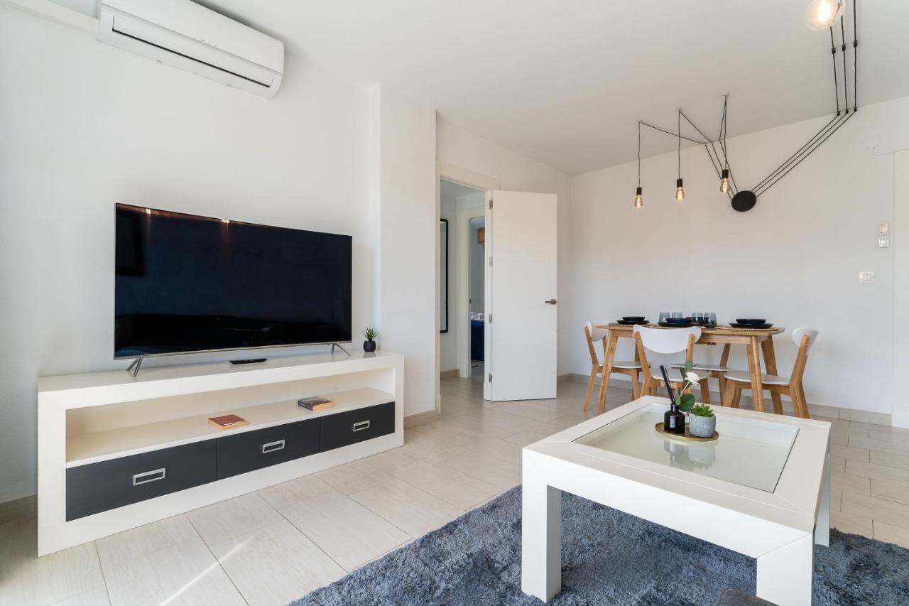 Sea View 2 Bedroom Apartment 2 Min Away From The Beach Torremolinos Kültér fotó
