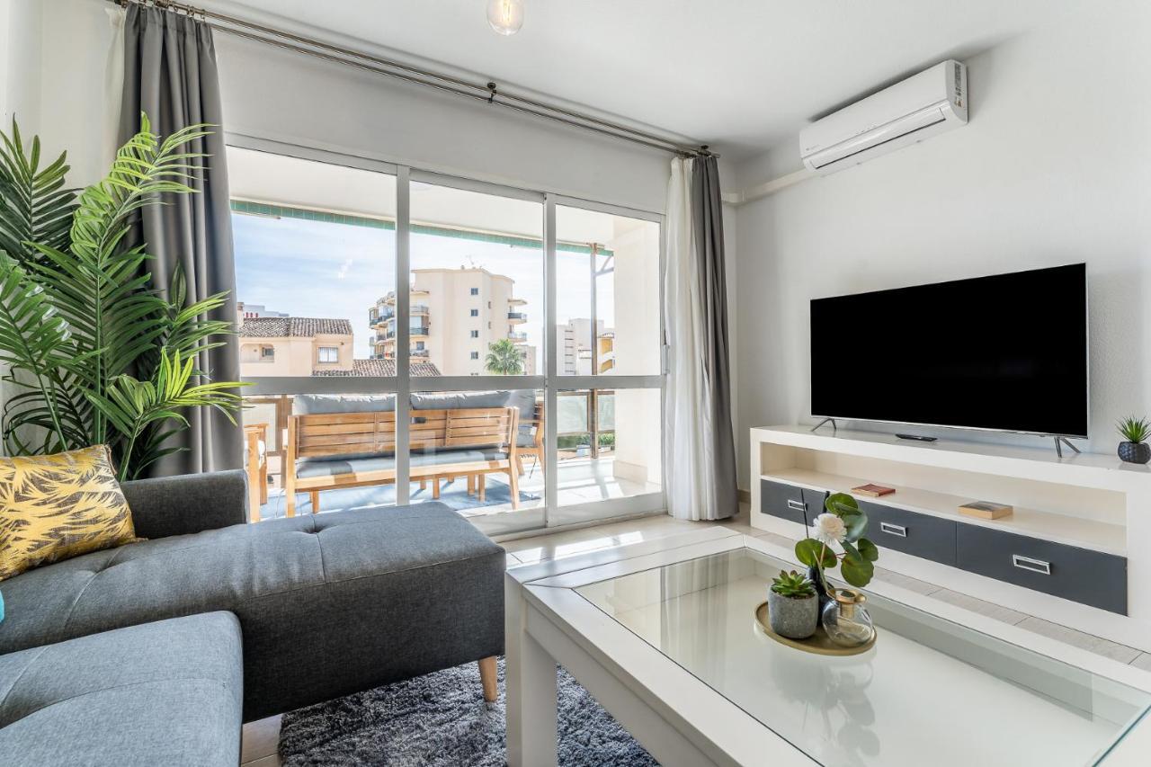 Sea View 2 Bedroom Apartment 2 Min Away From The Beach Torremolinos Kültér fotó
