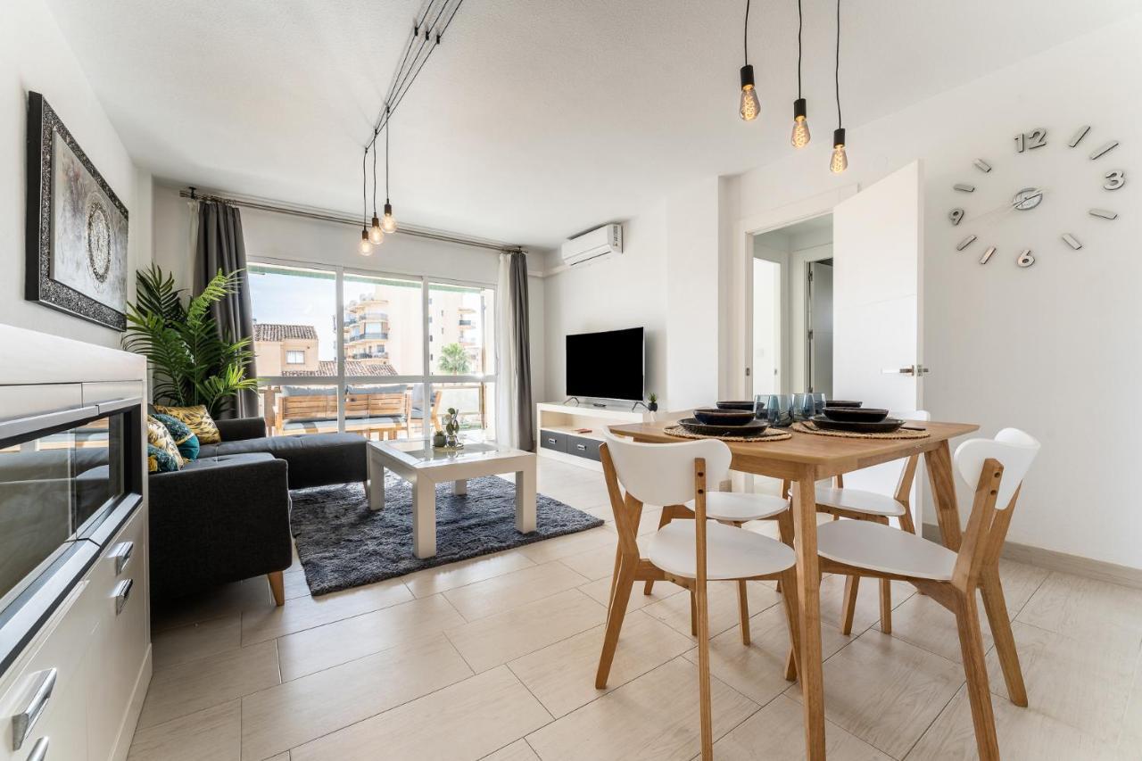 Sea View 2 Bedroom Apartment 2 Min Away From The Beach Torremolinos Kültér fotó